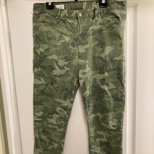 Ladies Gap camo jeans- NWOT size 33 tall